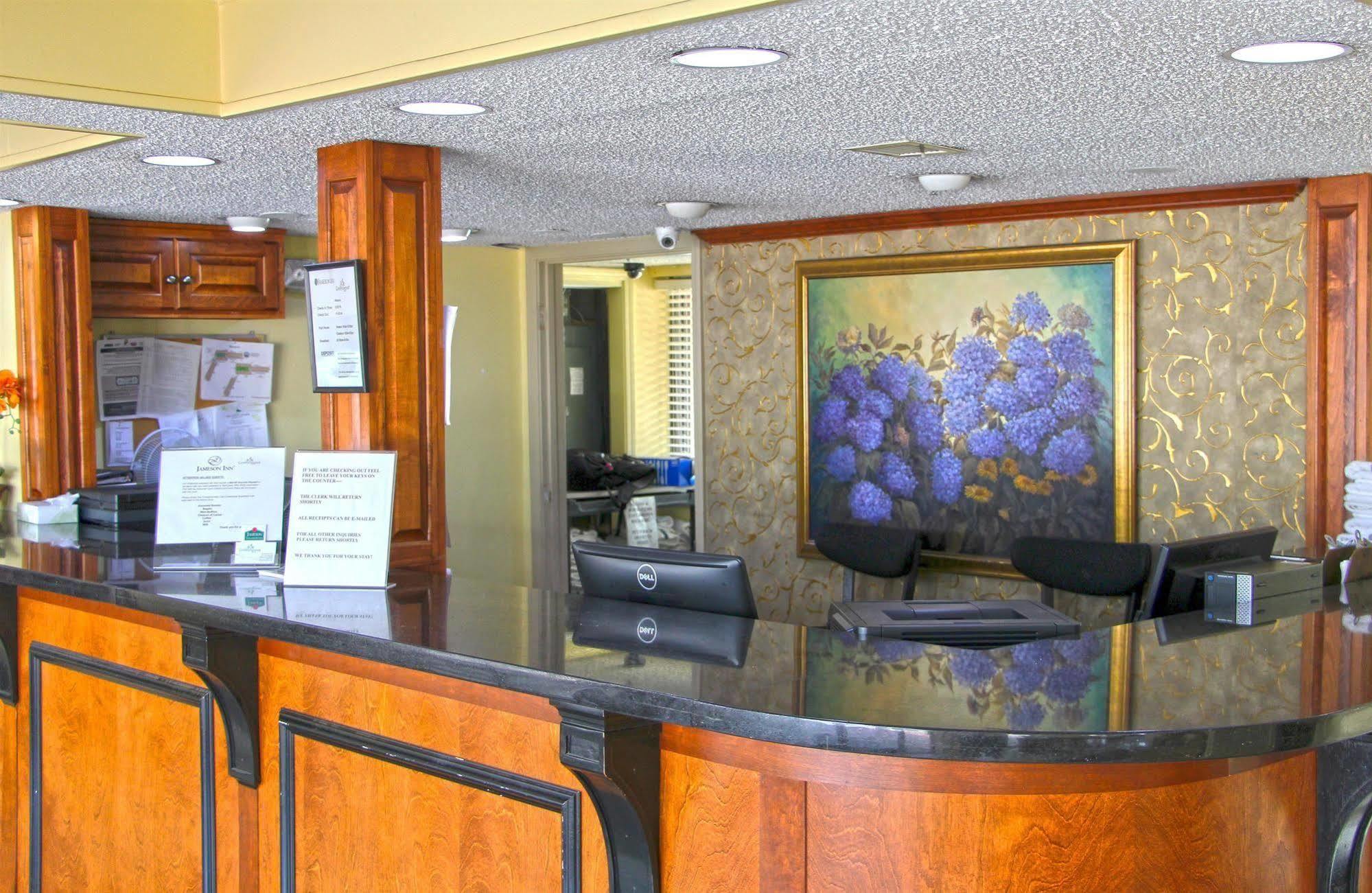 Jameson Inn & Suites Bowling Green Exterior photo